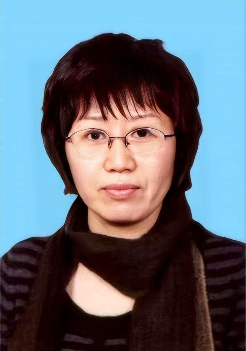 鲍中英