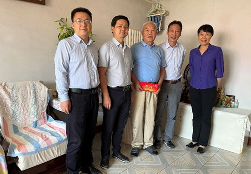 走访慰问老干部  浓浓关爱暖人心