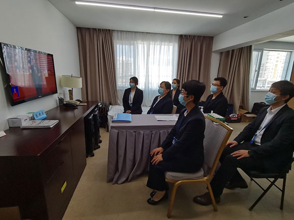 【喜庆二十大】  太阳成集团tyc7111cc院党委组织收听收看党的二十大开幕式盛会